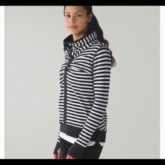 lululemon athletica Tops - Lululemon In A Cinch reversible pullover